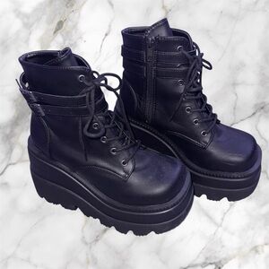 Demonia Shaker-52 Platform Boot